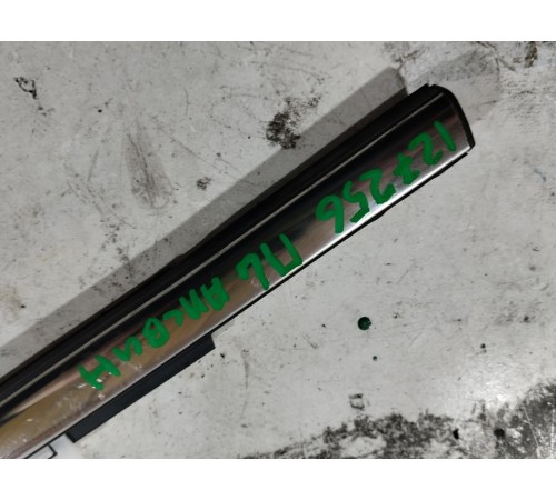 Уплотнитель стекла передний левый внешний