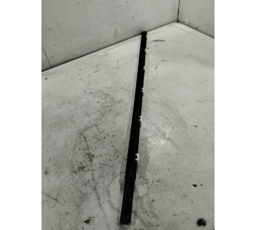 Уплотнитель стекла передний левый внешний