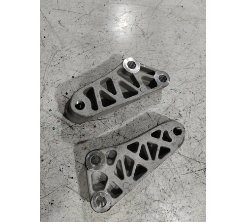 Кронштейн заднего редуктора левый и правый