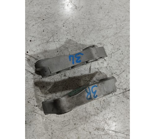 Кронштейн заднего редуктора левый и правый