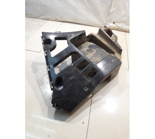 Кронштейн заднего бампера (правый)