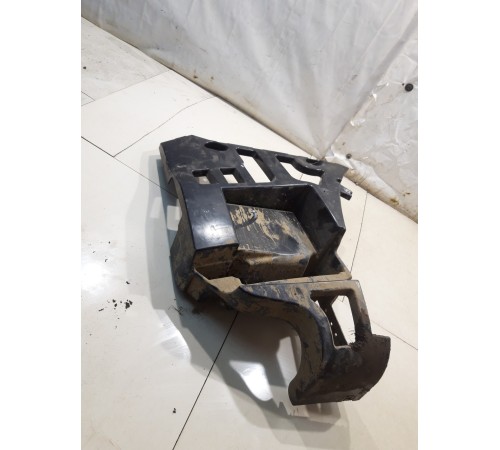 Кронштейн заднего бампера (правый)