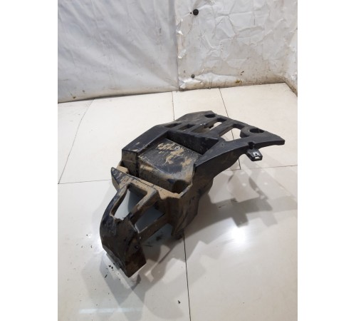 Кронштейн заднего бампера (правый)