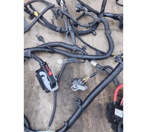 Электропроводка подкапотная с блоком предохранителей