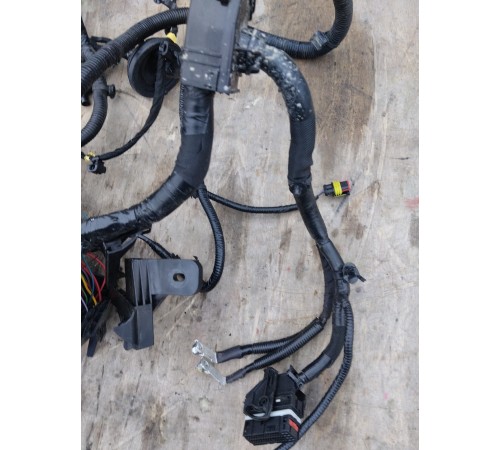 Электропроводка подкапотная с блоком предохранителей