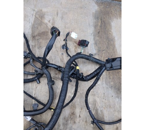 Электропроводка подкапотная с блоком предохранителей