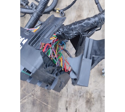 Электропроводка подкапотная с блоком предохранителей