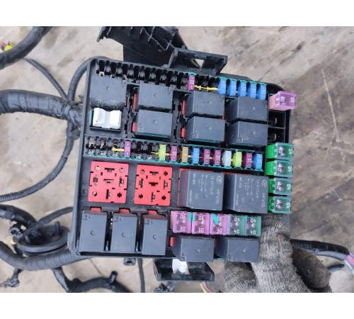 Электропроводка подкапотная с блоком предохранителей