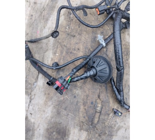 Электропроводка подкапотная с блоком предохранителей