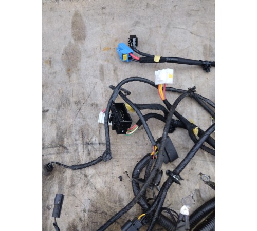 Электропроводка подкапотная с блоком предохранителей