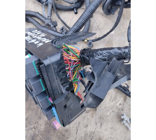 Электропроводка подкапотная с блоком предохранителей