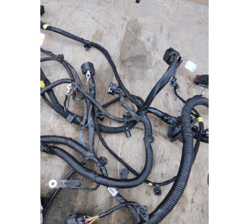 Электропроводка подкапотная с блоком предохранителей