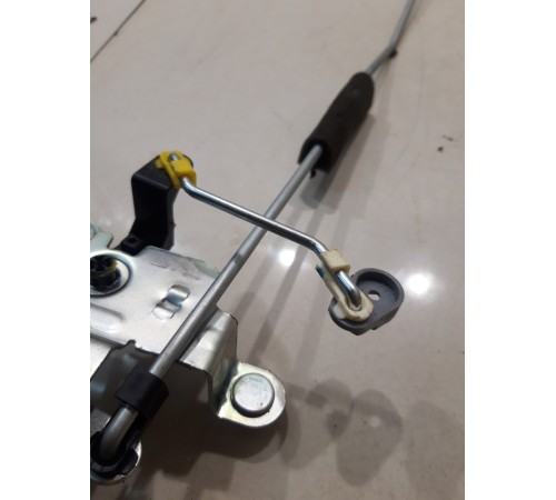 Механизм доводчика крышки багажника