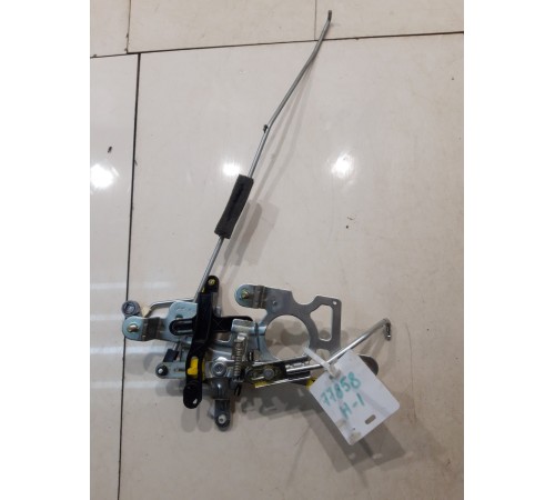 Механизм доводчика крышки багажника