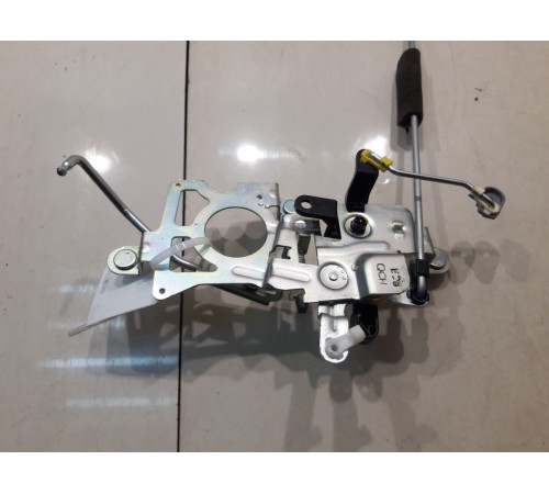 Механизм доводчика крышки багажника