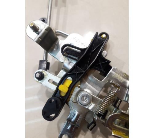 Механизм доводчика крышки багажника