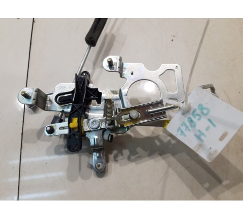 Механизм доводчика крышки багажника