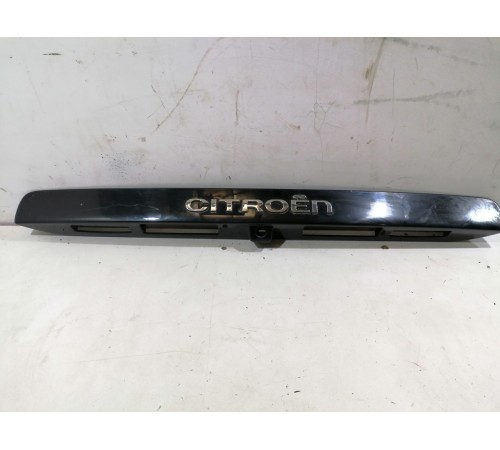 Накладка крышки багажника