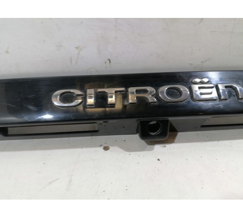 Накладка крышки багажника