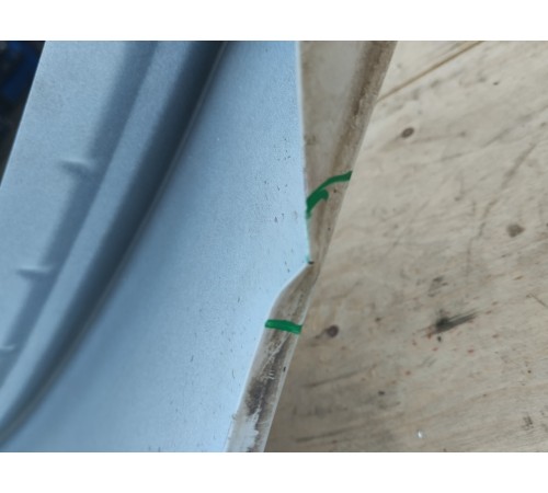 Крыло переднее правое