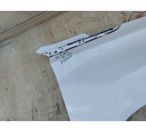 Крыло переднее правое