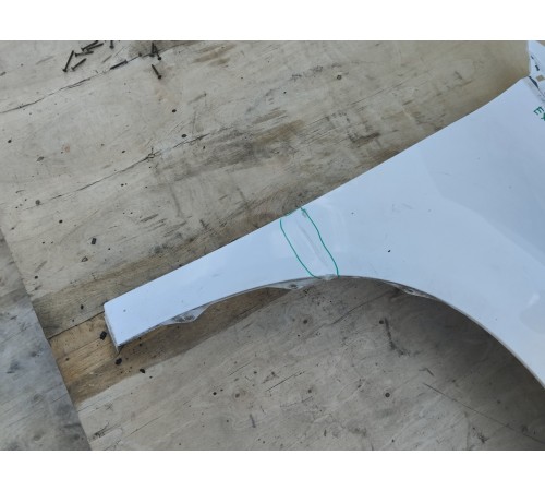 Крыло переднее правое