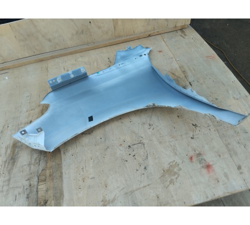 Крыло переднее правое