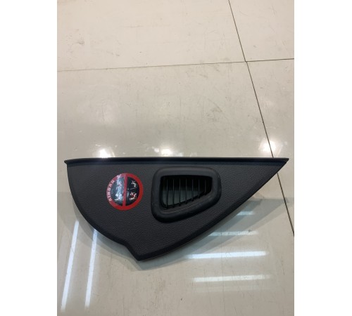 Боковая накладка торпеды (правая)