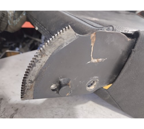 Спинка правого (пассажирского) сиденья