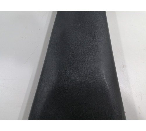 Обшивка центральной стойки правая нижняя