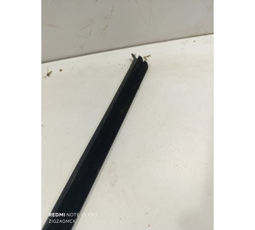 Уплотнитель стекла задний левый внутренний