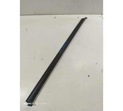 Уплотнитель стекла задний левый внутренний