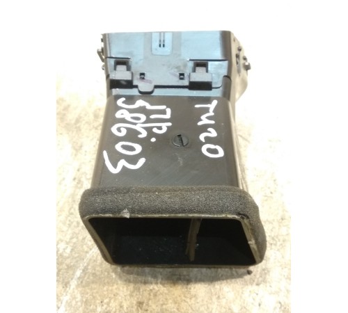 Дефлектор воздушный правый