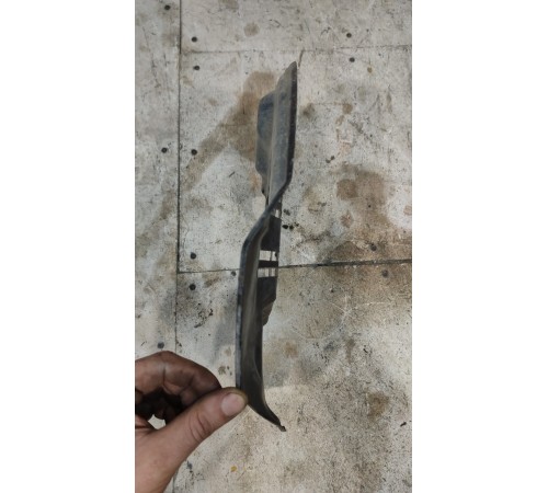 Передний левый пыльник тормозного диска