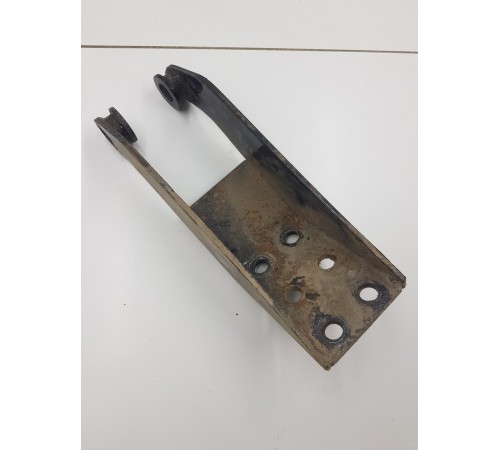 Кронштейн крепление рамы передний левый