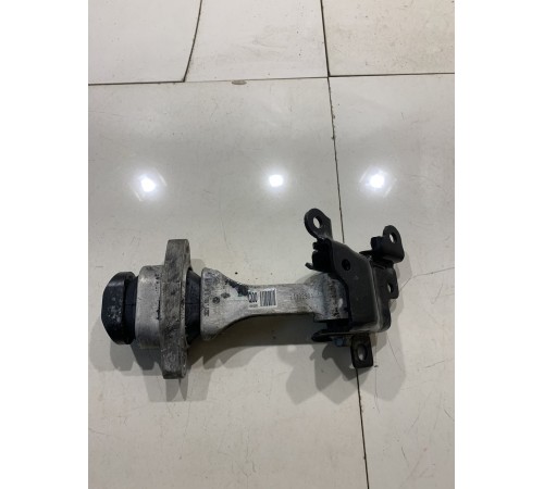 Опора двигателя задняя