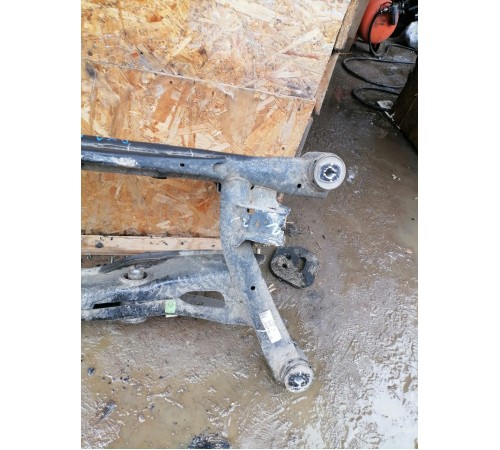 Балка задняя, подрамник