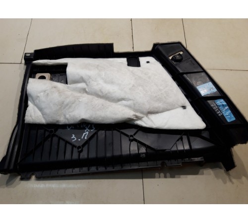 Обшивка крышки багажника (правая)