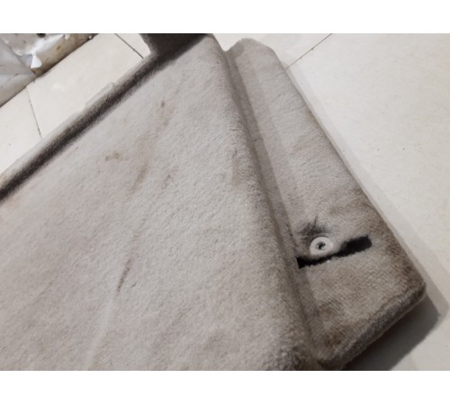 Обшивка крышки багажника (правая)