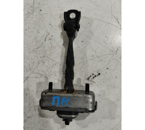 Ограничитель двери(передний правый)