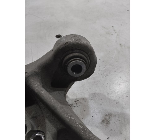 Кулак поворотный(задний правый)