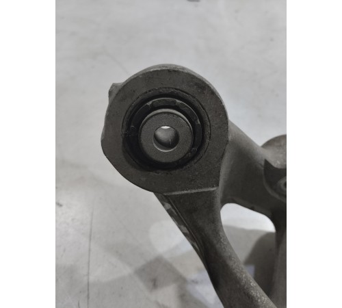 Кулак поворотный(задний правый)