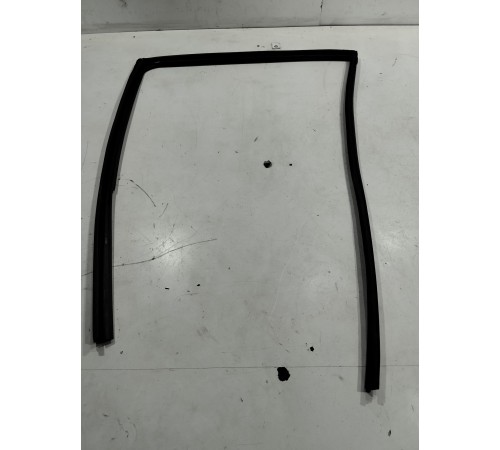 Уплотнитель стекла (задний левый внутренний)