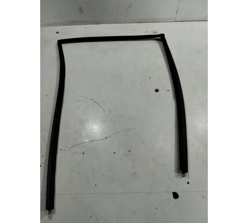 Уплотнитель стекла (задний левый внутренний)