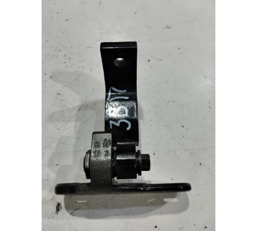 Петля двери(задняя правая верхняя)