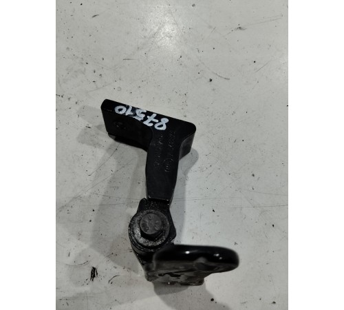 Петля двери(задняя правая верхняя)