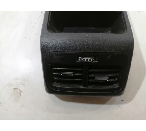 Накладка центральной консоли задняя с воздушным дефлектором