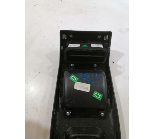 Накладка центральной консоли задняя с воздушным дефлектором