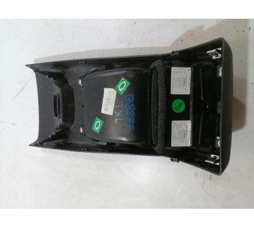 Накладка центральной консоли задняя с воздушным дефлектором