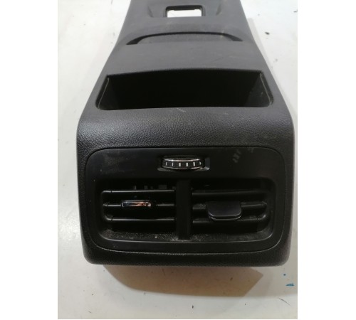 Накладка центральной консоли задняя с воздушным дефлектором